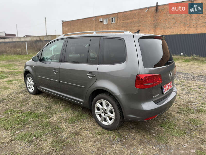 Минивэн Volkswagen Touran 2015 в Нововолынске
