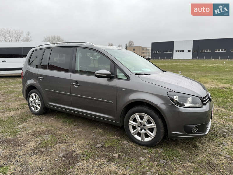Минивэн Volkswagen Touran 2015 в Нововолынске
