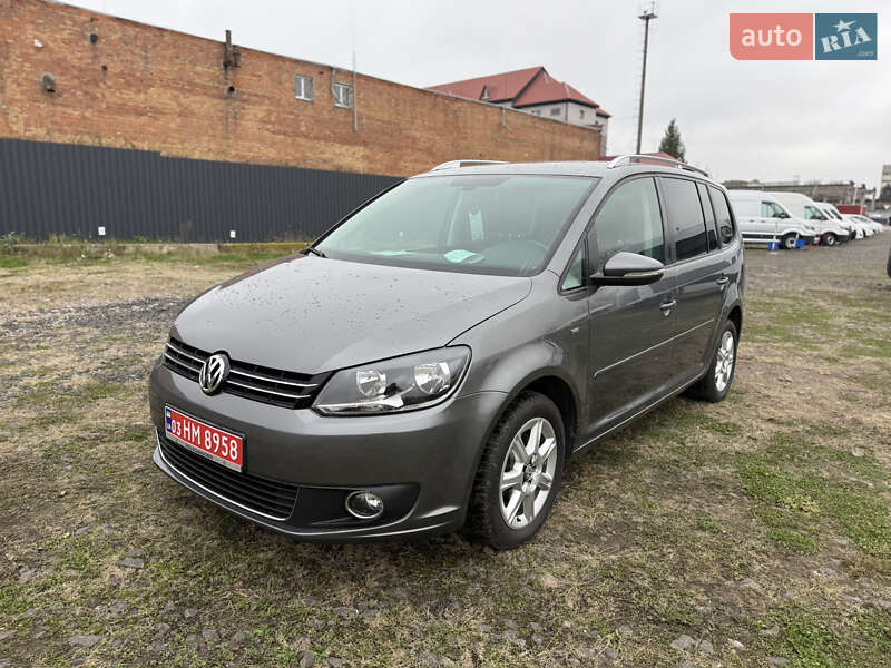 Минивэн Volkswagen Touran 2015 в Нововолынске