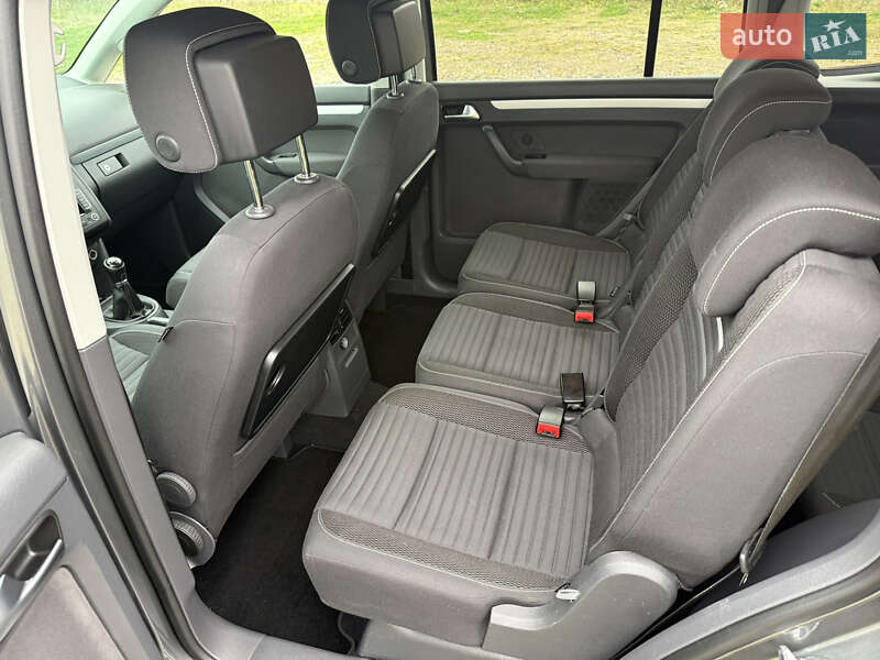 Минивэн Volkswagen Touran 2015 в Нововолынске