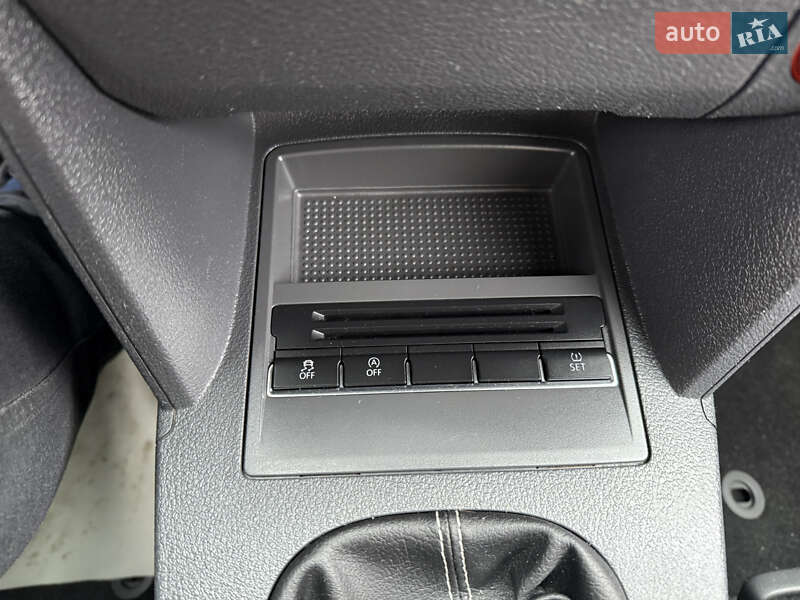 Минивэн Volkswagen Touran 2015 в Нововолынске