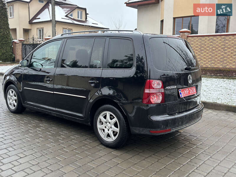 Минивэн Volkswagen Touran 2007 в Рожище