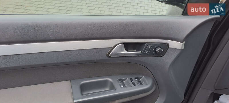 Минивэн Volkswagen Touran 2007 в Рожище