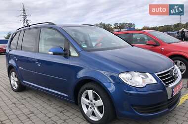 Мінівен Volkswagen Touran 2008 в Чернівцях