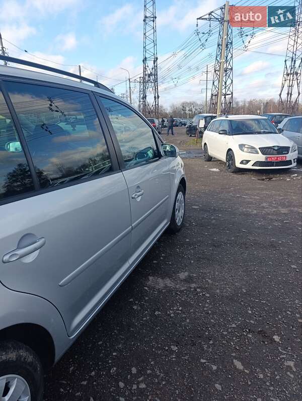 Минивэн Volkswagen Touran 2007 в Луцке