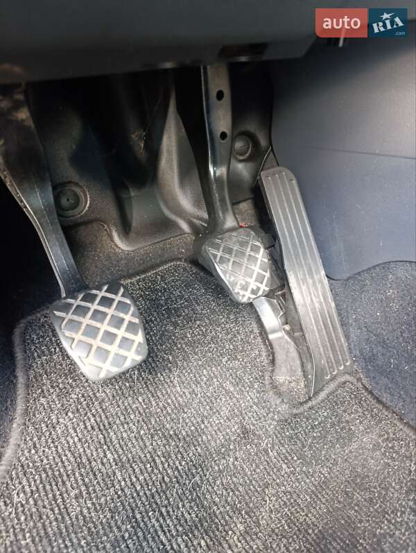 Минивэн Volkswagen Touran 2007 в Луцке