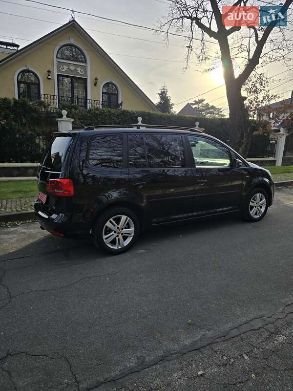 Мінівен Volkswagen Touran 2012 в Києві