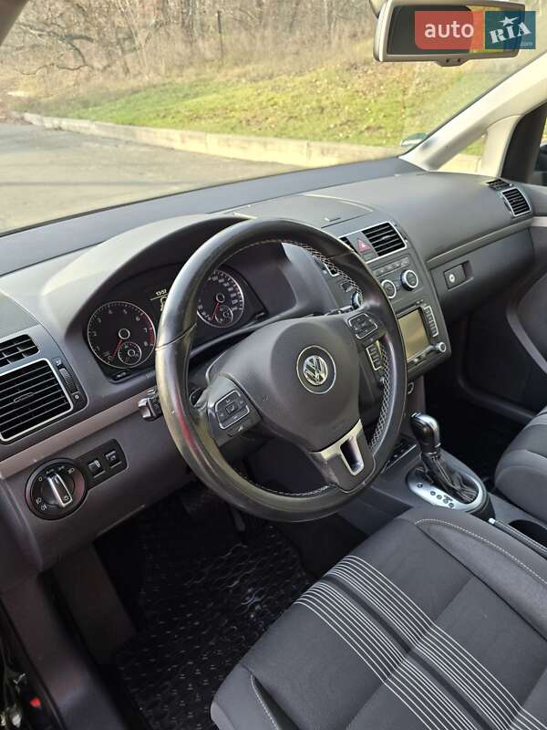 Мінівен Volkswagen Touran 2012 в Києві