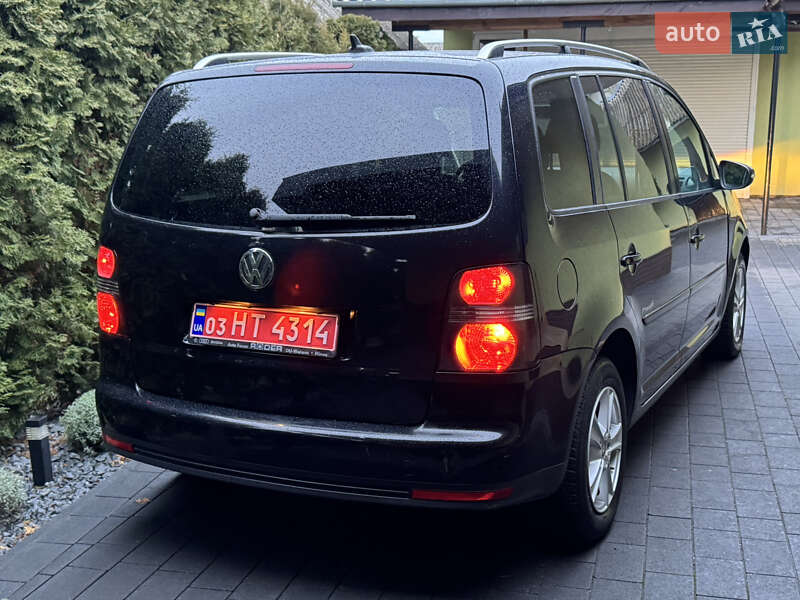 Минивэн Volkswagen Touran 2010 в Дубно