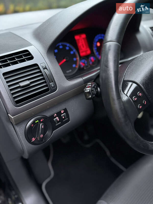 Минивэн Volkswagen Touran 2010 в Дубно