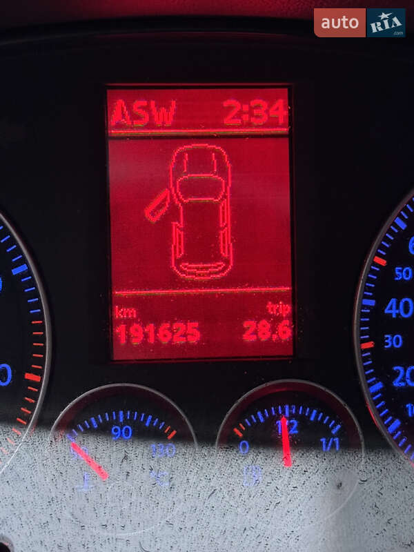 Минивэн Volkswagen Touran 2010 в Дубно