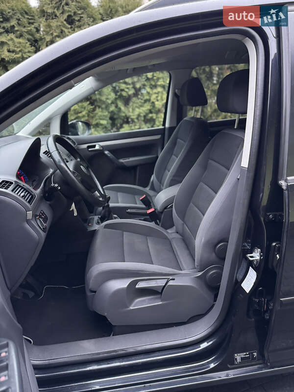 Минивэн Volkswagen Touran 2010 в Дубно