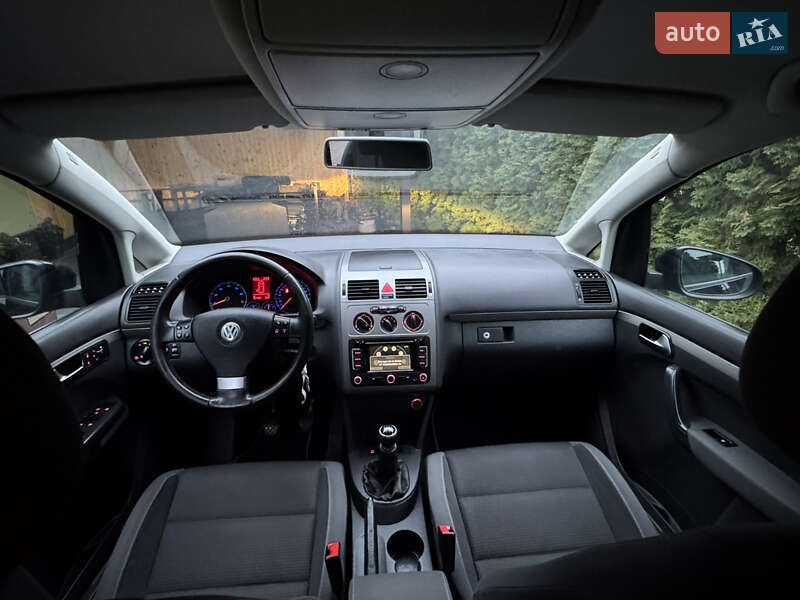 Минивэн Volkswagen Touran 2010 в Дубно