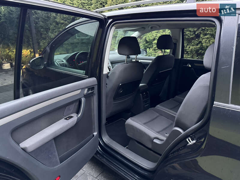 Минивэн Volkswagen Touran 2010 в Дубно