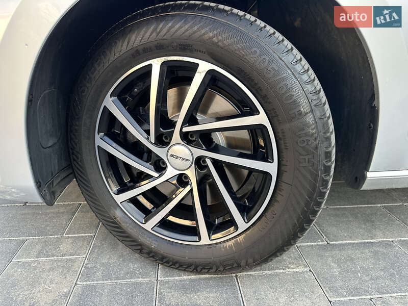 Микровэн Volkswagen Touran 2020 в Луцке