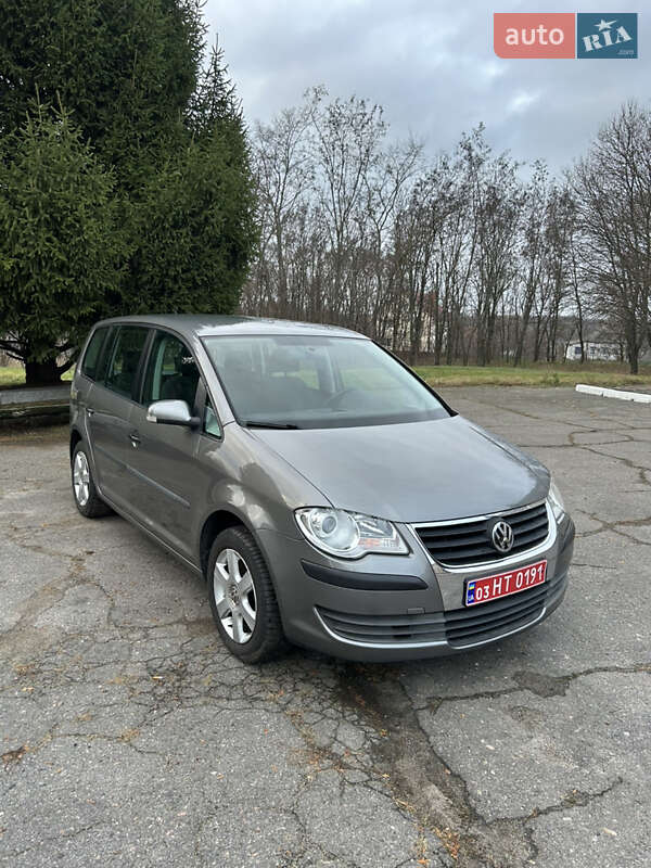 Минивэн Volkswagen Touran 2009 в Золотоноше