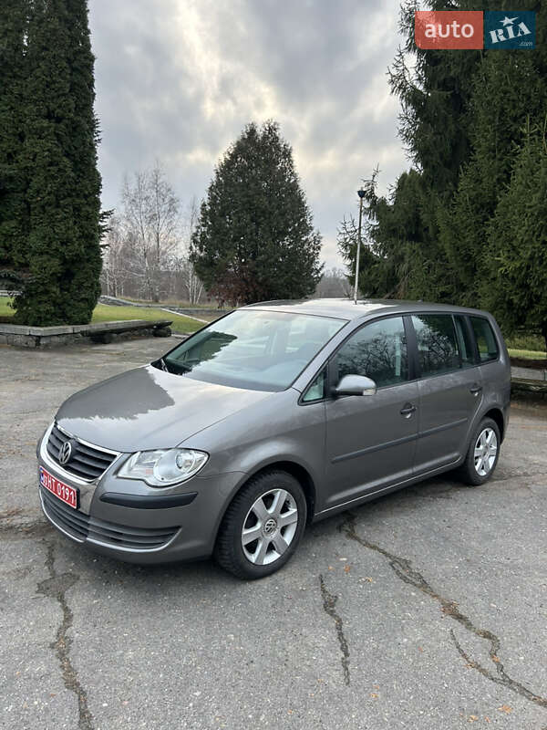 Минивэн Volkswagen Touran 2009 в Золотоноше
