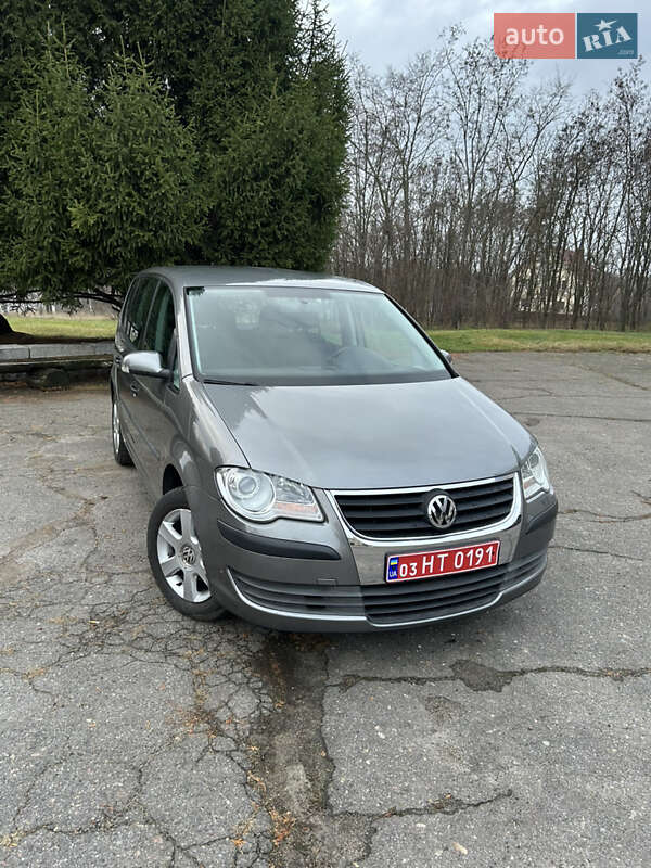 Минивэн Volkswagen Touran 2009 в Золотоноше