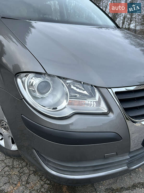 Минивэн Volkswagen Touran 2009 в Золотоноше