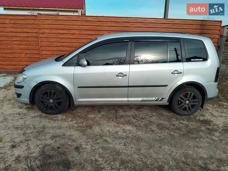 Минивэн Volkswagen Touran 2007 в Киеве