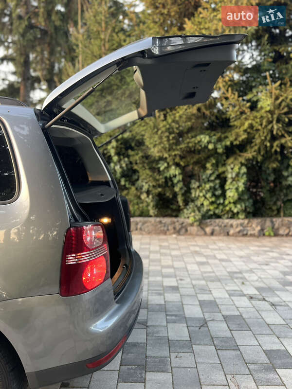 Минивэн Volkswagen Touran 2007 в Староконстантинове