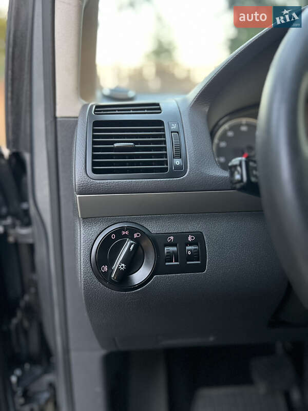 Минивэн Volkswagen Touran 2007 в Староконстантинове