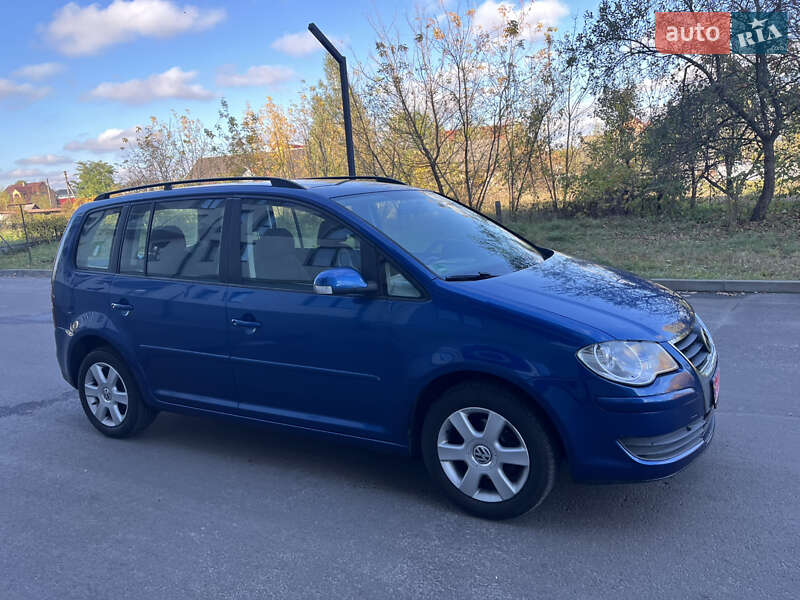 Минивэн Volkswagen Touran 2008 в Сарнах