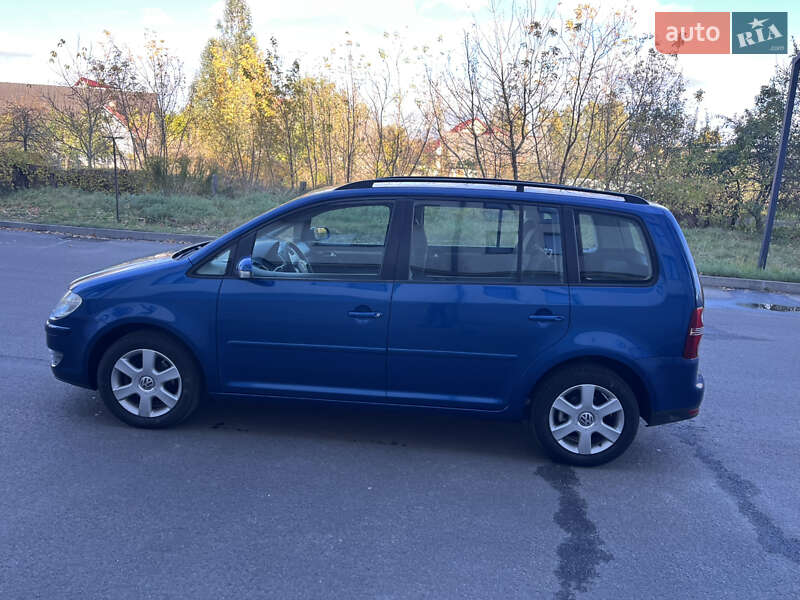 Минивэн Volkswagen Touran 2008 в Сарнах