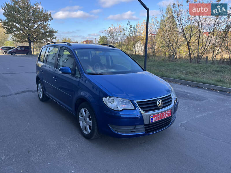 Минивэн Volkswagen Touran 2008 в Сарнах
