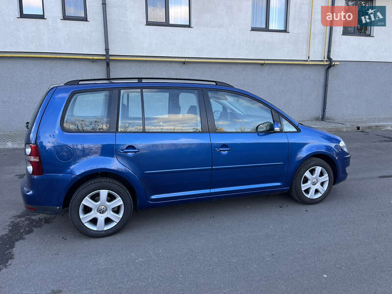 Минивэн Volkswagen Touran 2008 в Сарнах