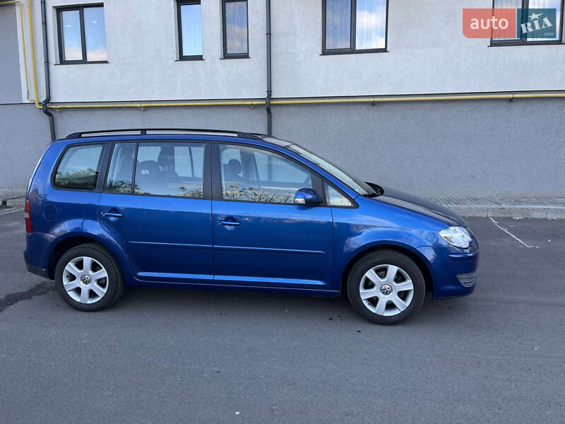 Минивэн Volkswagen Touran 2008 в Сарнах