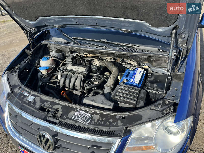 Минивэн Volkswagen Touran 2008 в Сарнах