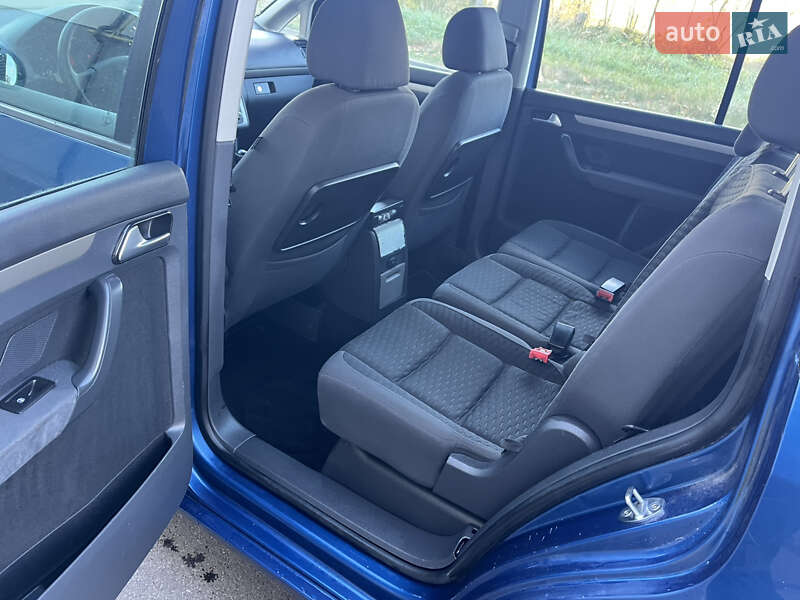 Минивэн Volkswagen Touran 2008 в Сарнах