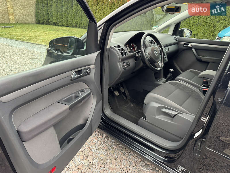 Минивэн Volkswagen Touran 2011 в Луцке фото 10 Минивэн Volkswagen Touran 2011 в Луцке