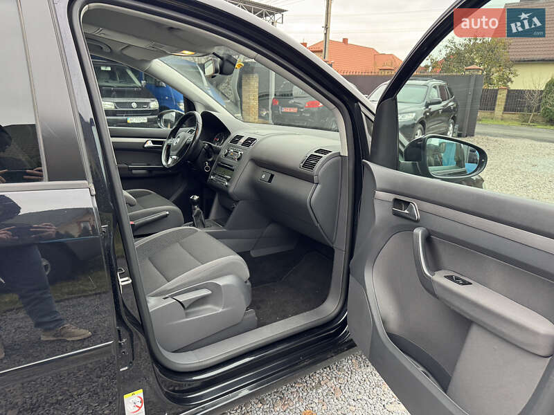 Минивэн Volkswagen Touran 2011 в Луцке фото 17 Минивэн Volkswagen Touran 2011 в Луцке