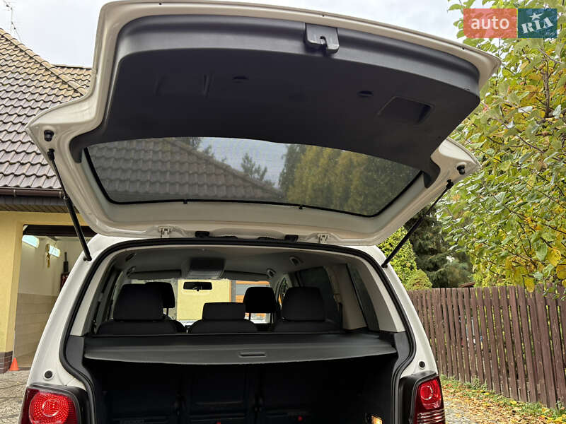 Минивэн Volkswagen Touran 2008 в Виннице