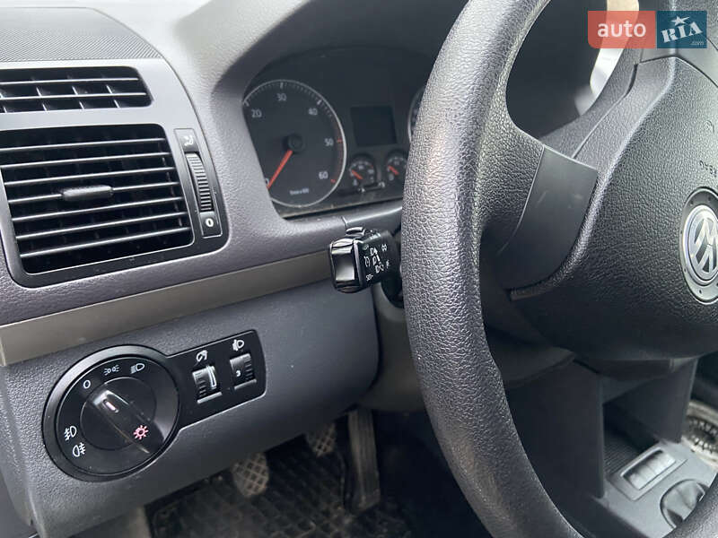 Минивэн Volkswagen Touran 2009 в Косове