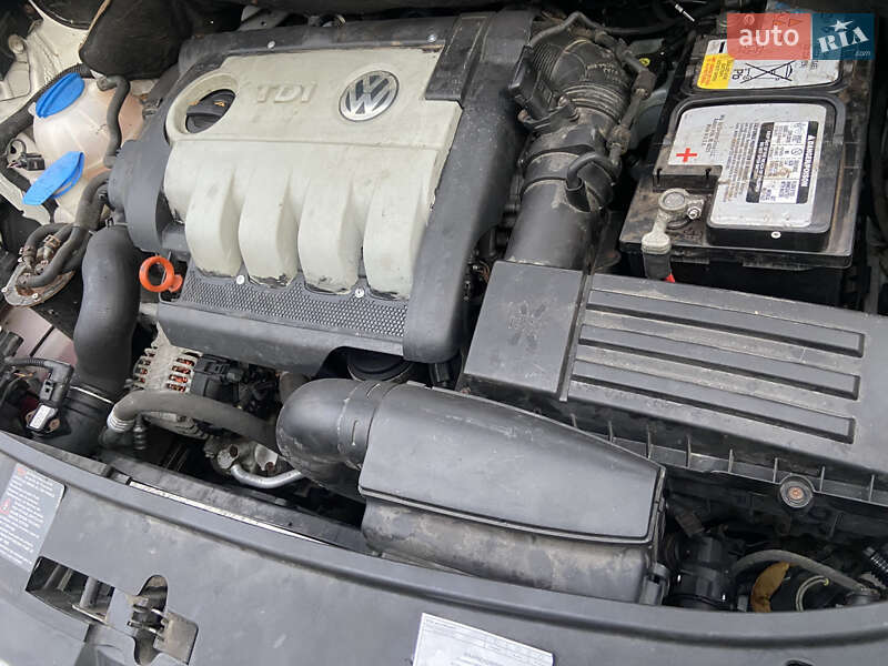 Минивэн Volkswagen Touran 2009 в Косове