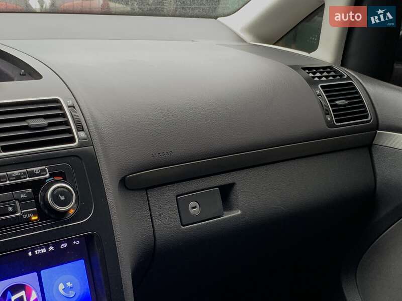 Мінівен Volkswagen Touran 2011 в Бердичеві