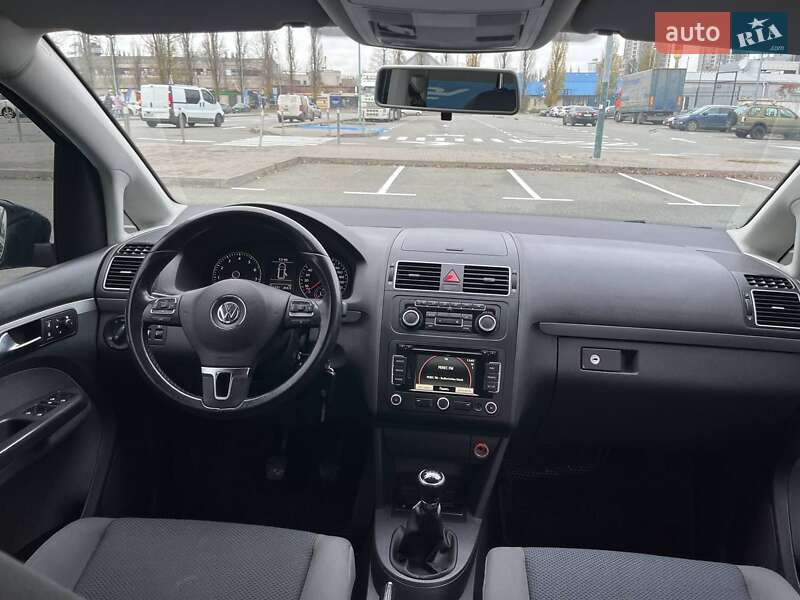 Минивэн Volkswagen Touran 2011 в Киеве
