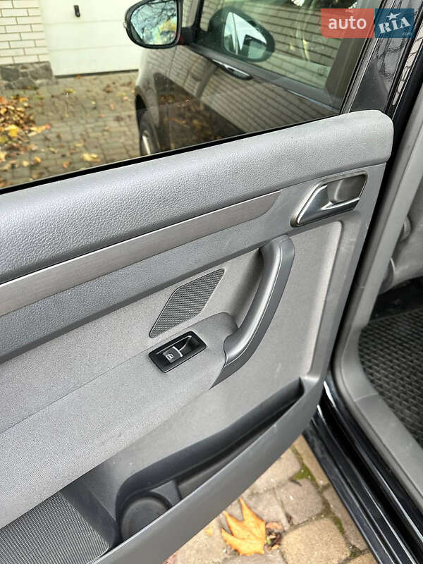 Минивэн Volkswagen Touran 2011 в Василькове