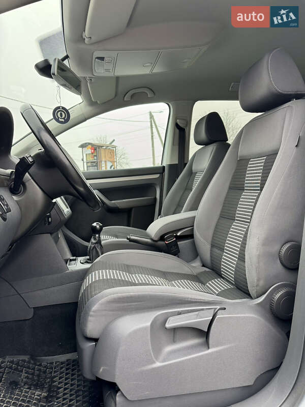 Мінівен Volkswagen Touran 2009 в Лубнах