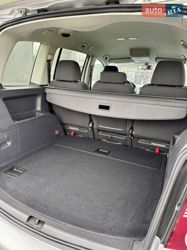 Мінівен Volkswagen Touran 2009 в Лубнах