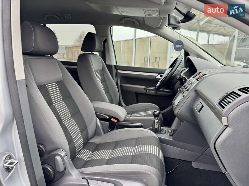 Мінівен Volkswagen Touran 2009 в Лубнах