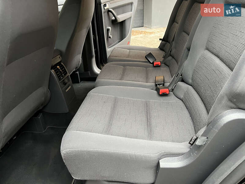 Минивэн Volkswagen Touran 2009 в Виннице