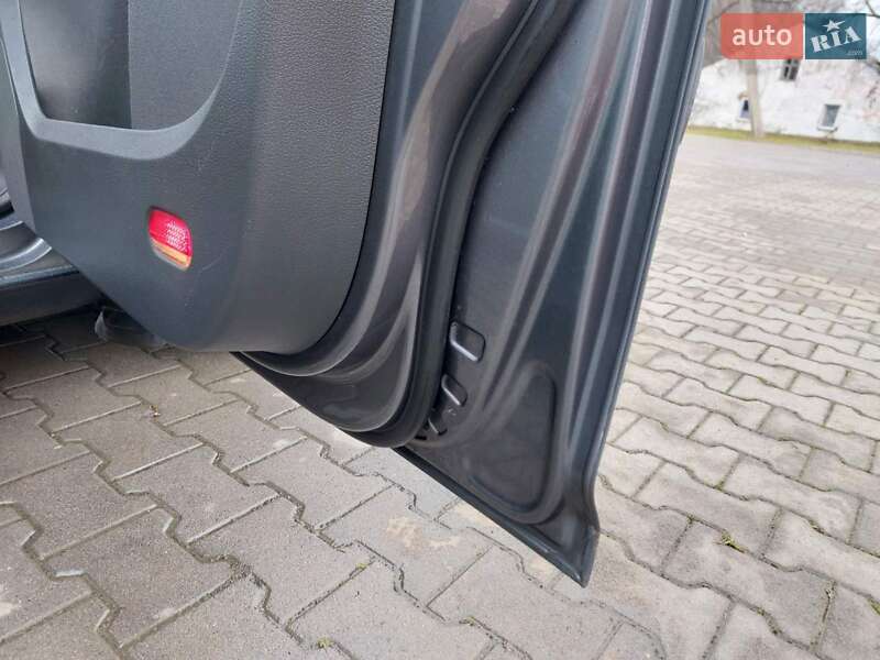 Мінівен Volkswagen Touran 2005 в Сторожинці фото 14 Мінівен Volkswagen Touran 2005 в Сторожинці