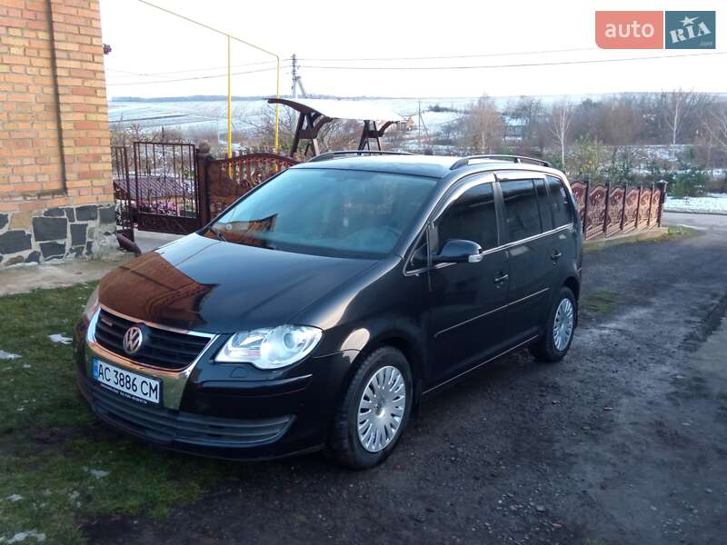 Минивэн Volkswagen Touran 2008 в Луцке