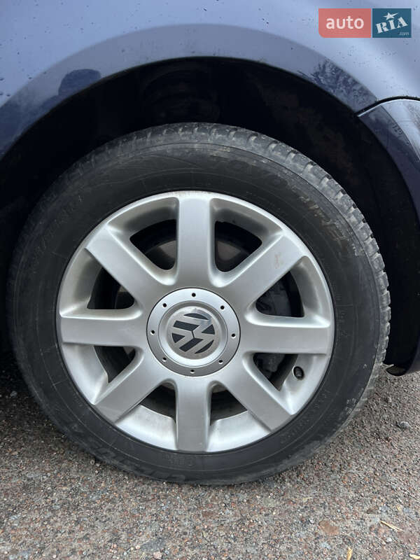 Мінівен Volkswagen Touran 2012 в Рівному