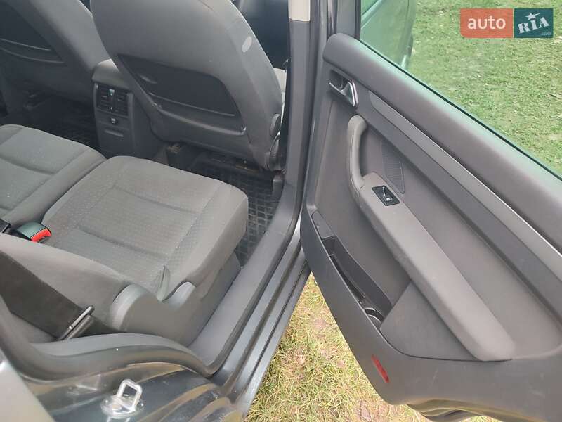 Минивэн Volkswagen Touran 2004 в Ратным