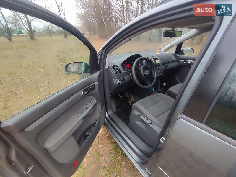 Минивэн Volkswagen Touran 2004 в Ратным